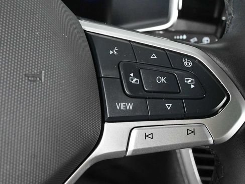 Certified 2025 Volkswagen Taos SE AWD/4WD image 20