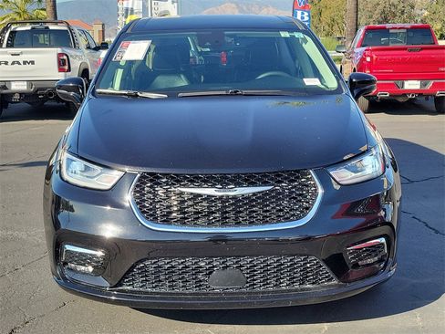 Used 2024 Chrysler Pacifica Touring-L image 31