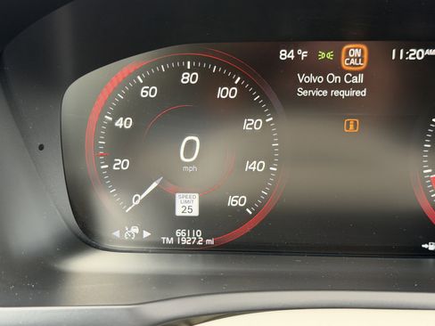 Used 2017 Volvo XC90 T6 Momentum w/ Vision Package image 34