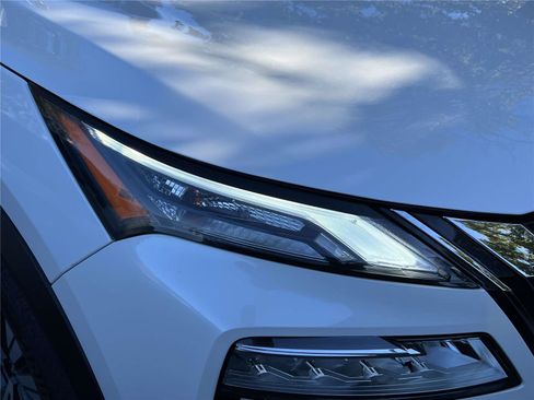 Certified 2023 Nissan Rogue SV image 10