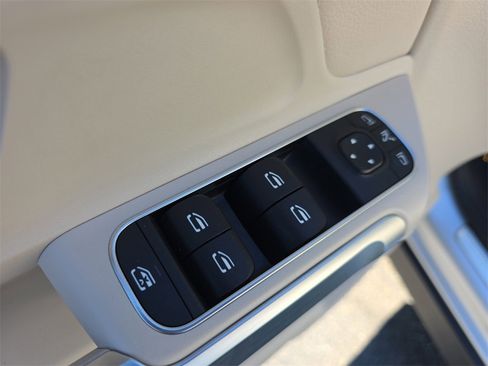 Used 2022 Mercedes-Benz GLB 250 image 17