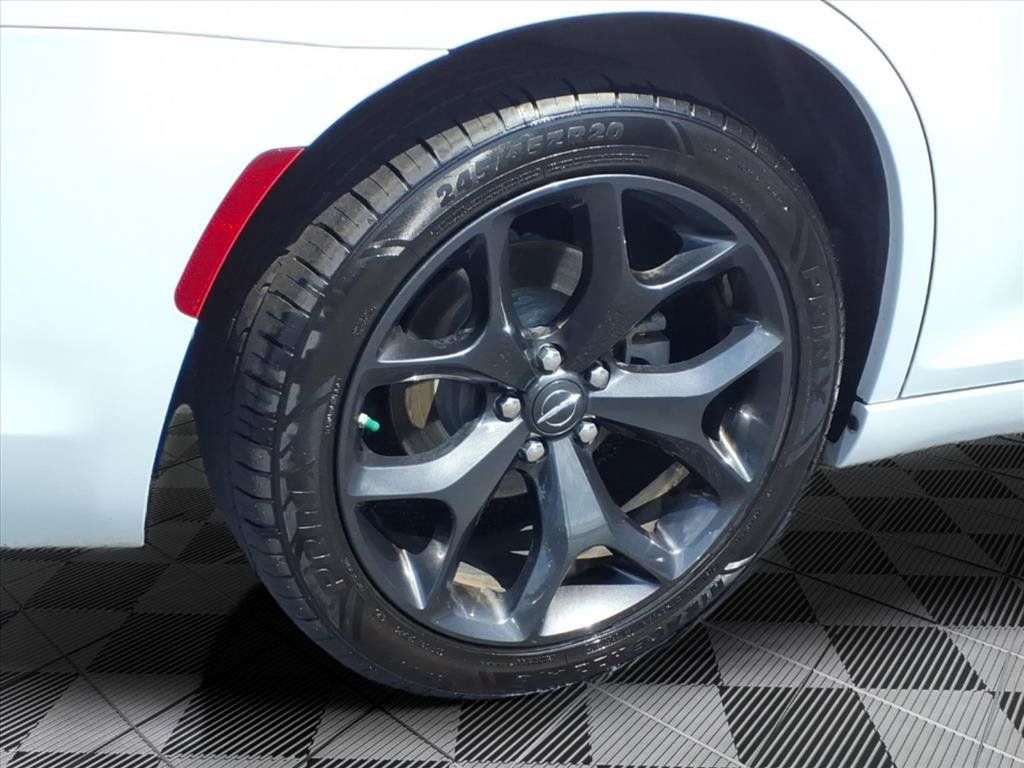 Used 2023 Chrysler 300 Touring w/ Sport Appearance Package RWD image 29