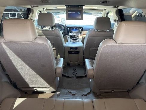Used 2015 Cadillac Escalade Luxury AWD/4WD image 16