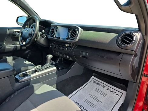 Used 2020 Toyota Tacoma TRD Off-Road AWD/4WD image 18