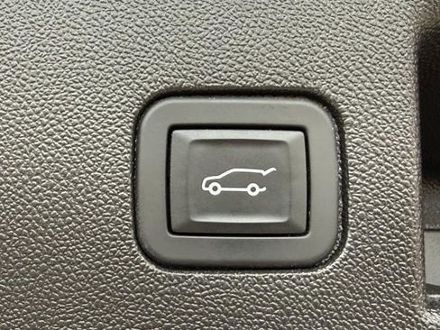 Used 2024 Chevrolet Equinox Premier image 35