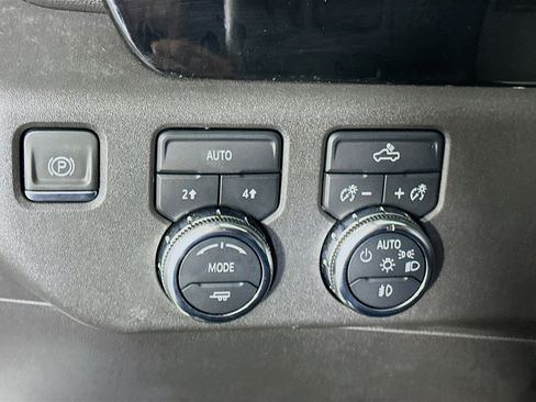 Used 2024 GMC Sierra 1500 Elevation image 17