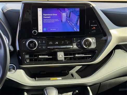 Certified 2024 Toyota Highlander XLE image 18