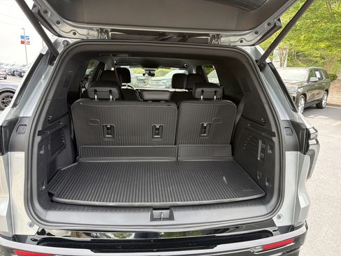 Used 2025 Chevrolet Traverse High Country w/ LPO, Floor Liner Package AWD/4WD image 18
