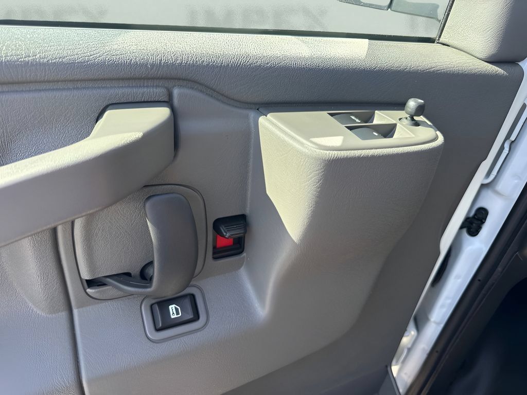 Used 2023 GMC Savana 2500 RWD image 17