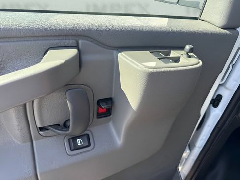 Used 2023 GMC Savana 2500 RWD image 17