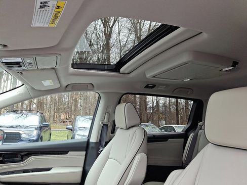 New 2026 Honda Odyssey Touring image 13