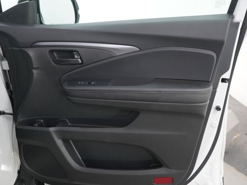 Used 2023 Honda Passport EX-L image 9