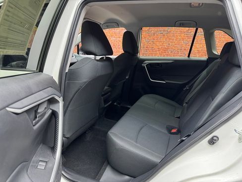 Used 2020 Toyota RAV4 LE image 23