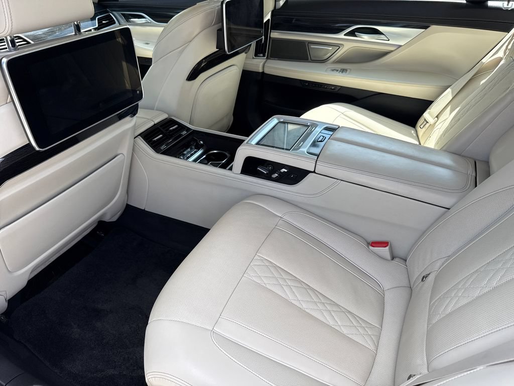 Used 2022 BMW 750i xDrive AWD/4WD image 18