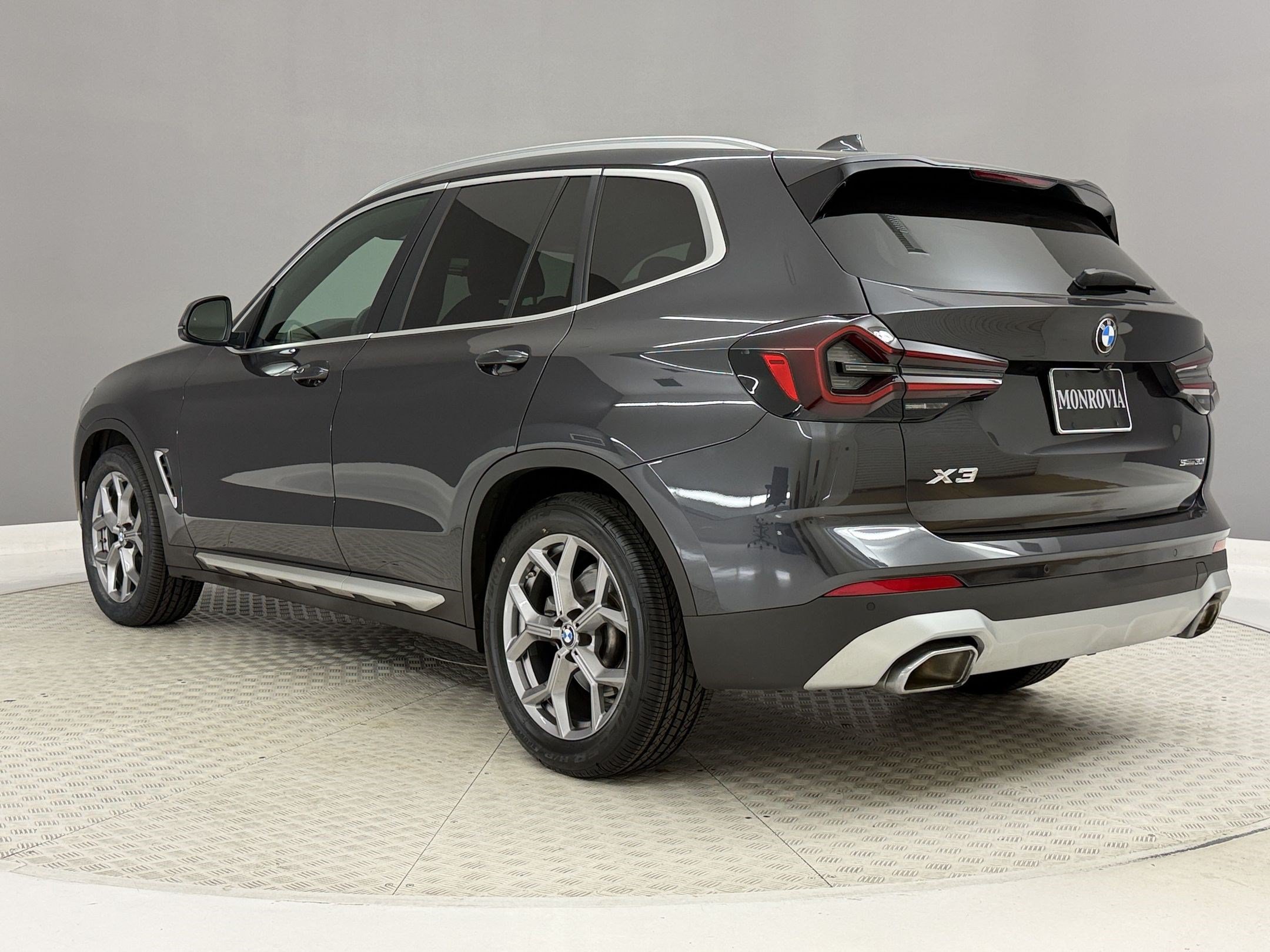 Certified 2024 BMW X3 sDrive30i w/ Premium Package RWD image 3