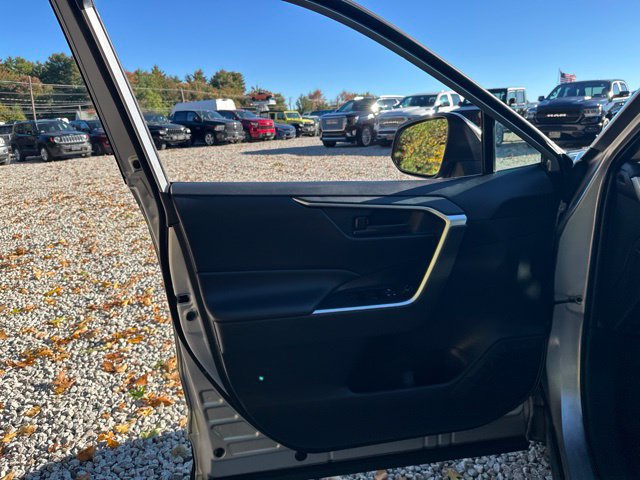 Used 2019 Toyota RAV4 LE w/ All Weather Liner Package AWD/4WD image 23