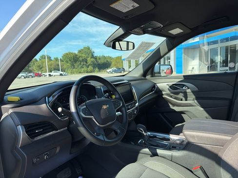 Used 2023 Chevrolet Traverse LT image 13