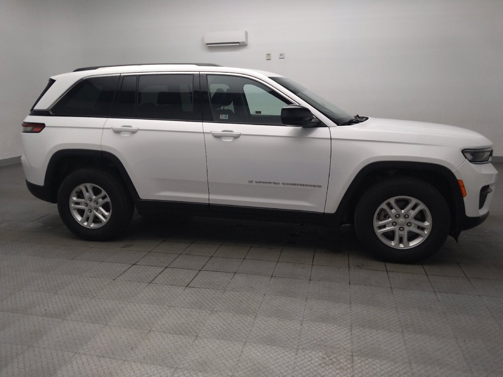Used 2024 Jeep Grand Cherokee Laredo RWD image 11
