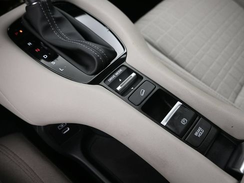 Certified 2024 Honda HR-V LX image 19