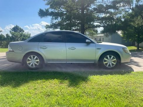 Used 2008 Ford Taurus SEL FWD image 8