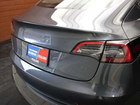 Used 2023 Tesla Model 3 Standard Range image 13