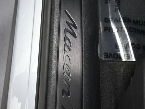 Used 2024 Porsche Macan AWD/4WD image 23