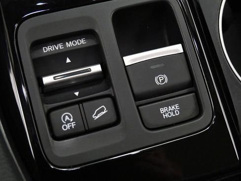 Used 2023 Honda Pilot LX image 31