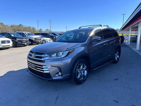 Used 2018 Toyota Highlander Limited Platinum image 2