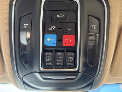 Used 2022 Jeep Grand Cherokee L Limited image 27