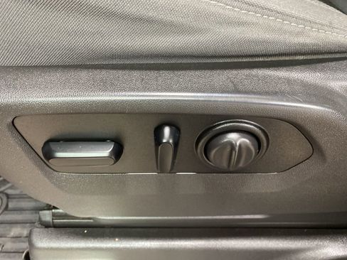 Used 2021 Chevrolet Silverado 2500 LT w/ Convenience Package image 30