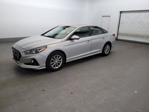 Used 2019 Hyundai Sonata SE FWD image 2
