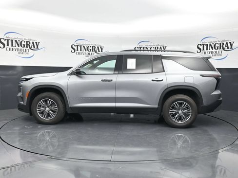 Used 2026 Chevrolet Traverse LT FWD image 5