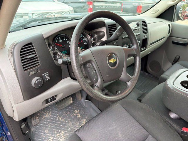 Used 2013 Chevrolet Silverado 2500 W/T AWD/4WD image 10