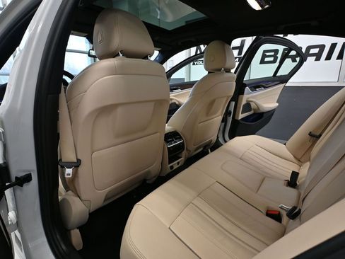 Used 2017 BMW 530i xDrive image 41