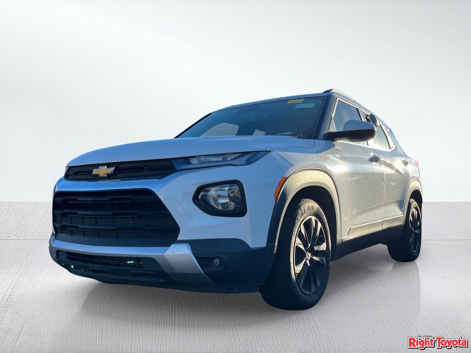 Used 2022 Chevrolet TrailBlazer LT w/ Convenience Package FWD image 2