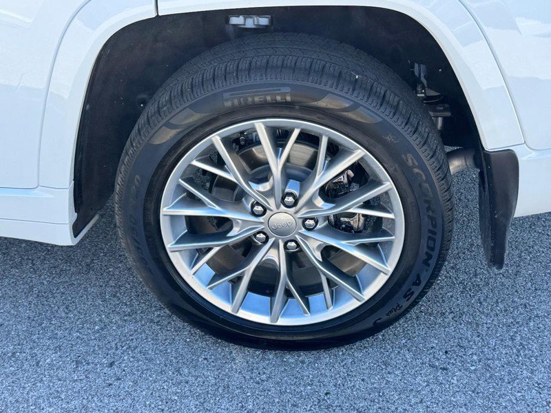 Used 2025 Jeep Grand Cherokee L Summit w/ MOPAR Finishing Package AWD/4WD image 7