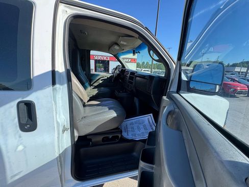 Used 2011 Chevrolet Express 1500 AWD w/ Power Package image 9