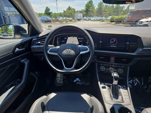 Used 2023 Volkswagen Jetta SEL FWD image 2