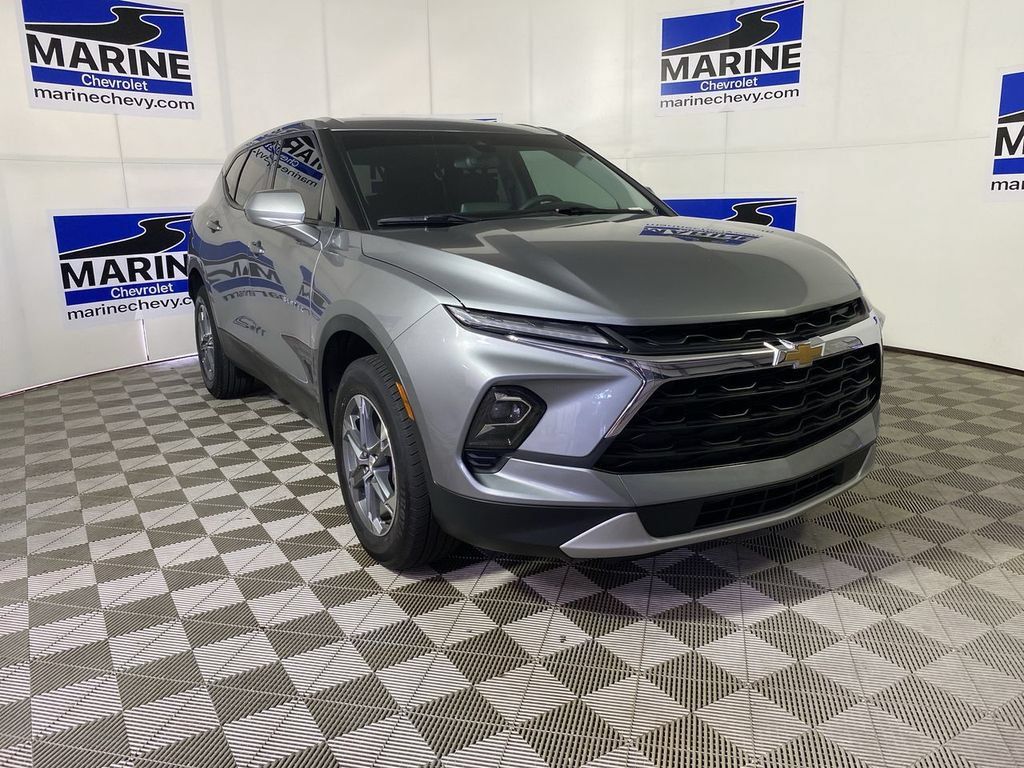 Used 2023 Chevrolet Blazer LT FWD image 1
