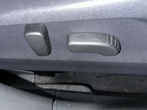 Certified 2025 Subaru Outback Limited image 26