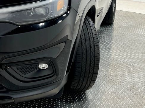Used 2019 Jeep Cherokee Latitude Plus FWD image 37