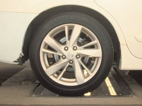Used 2015 Nissan Altima 2.5 SL w/ Technology Package FWD image 7