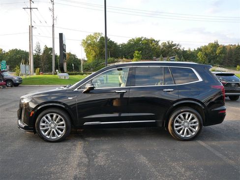 Used 2022 Cadillac XT6 Premium Luxury image 3