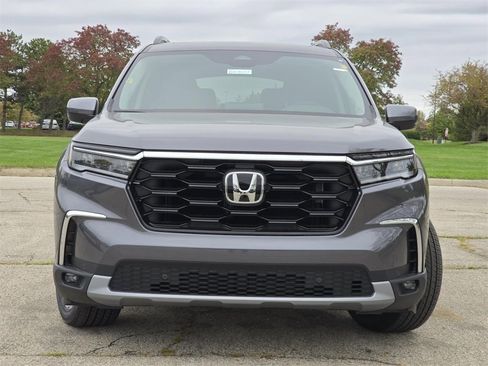 New 2025 Honda Pilot Touring image 16
