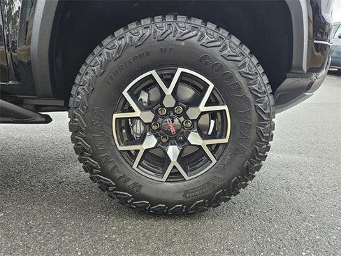 New 2025 GMC Canyon AT4 w/ AT4X Package image 9