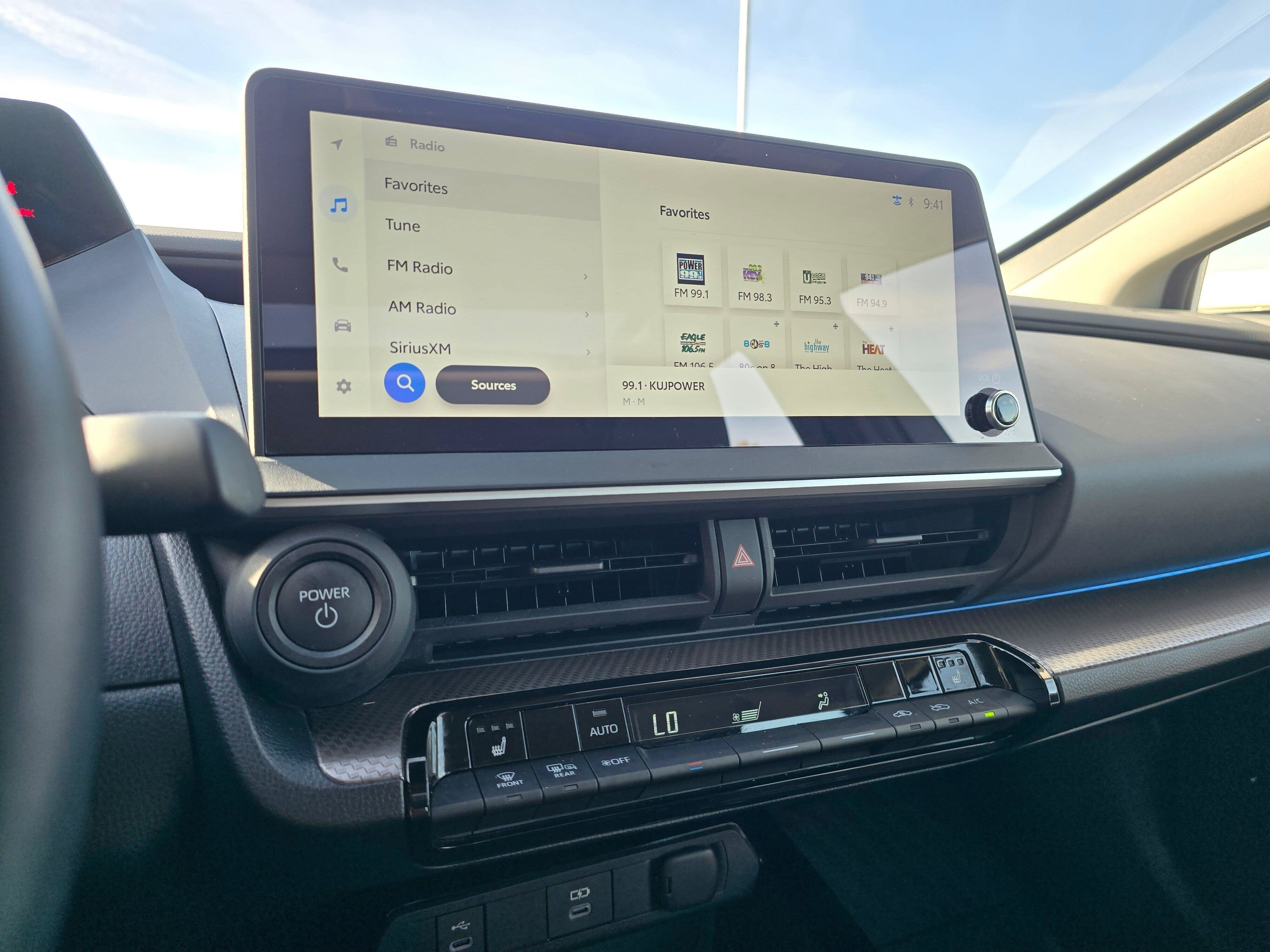 Certified 2025 Toyota Prius XLE FWD image 24