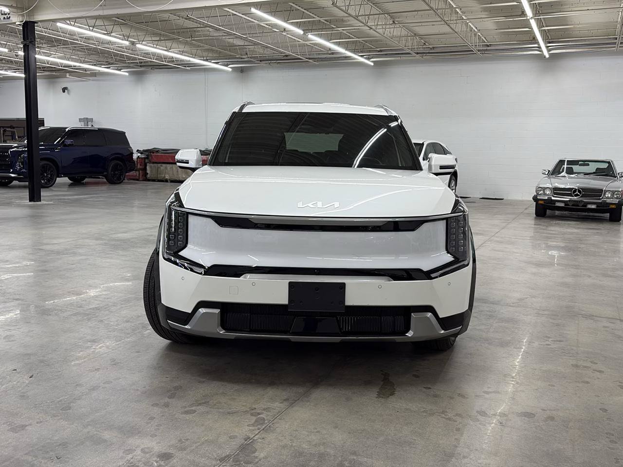 Used 2024 Kia EV9 Land AWD/4WD image 3