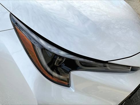 Used 2022 Toyota Corolla SE w/ SE Premium Package image 27