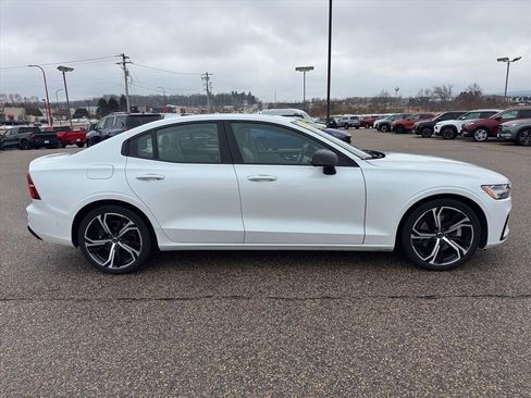 Used 2024 Volvo S60 B5 Plus image 2