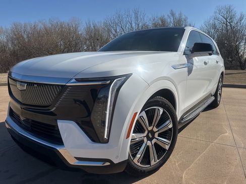New 2025 Cadillac Escalade IQ Luxury 2 AWD/4WD image 25